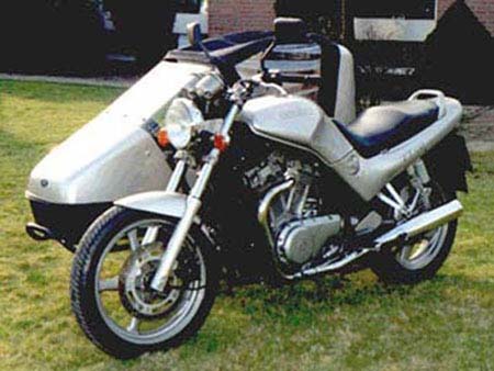 Suzuki-VX800-Velorex700